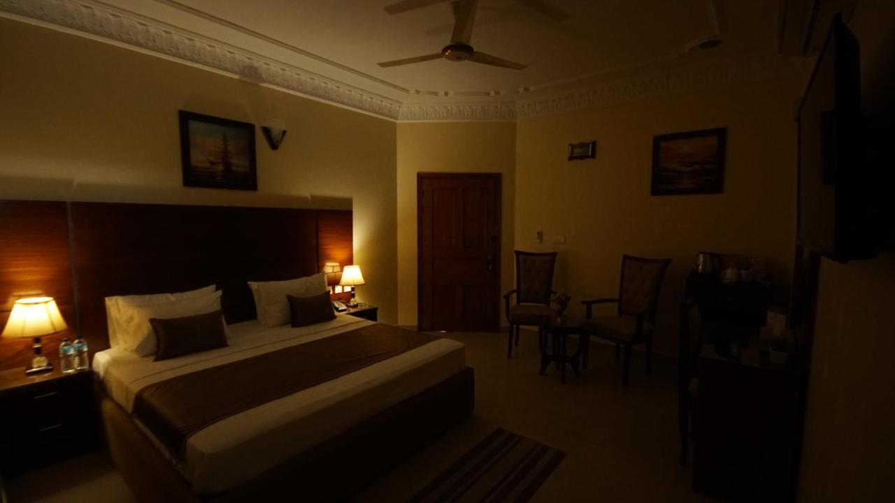 World Inn Hotel Karachi Exterior foto